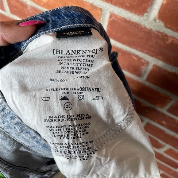 Blank NYC high rise shorts - Picture 7 of 11